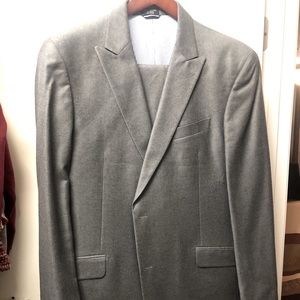 Tommy Hilfiger Wool Suit; 46L; pants 30 in inseam